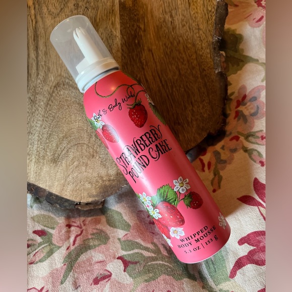DQ Bath & Body Works STRAWBERRY POUND CAKE Whipped Body Mousse 5.3 Oz / 153G NEW - Picture 3 of 12